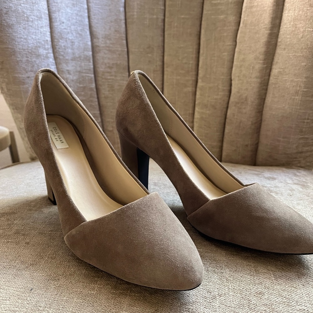 Elegant Grey Suede Pumps